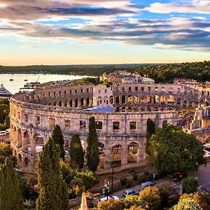 https://central-apartments.in-istria.net